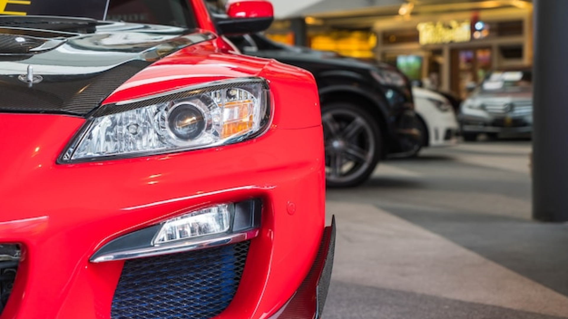 Investir dans une voiture de collection : pourquoi les modèles anciens et sportifs prennent de la valeur ?