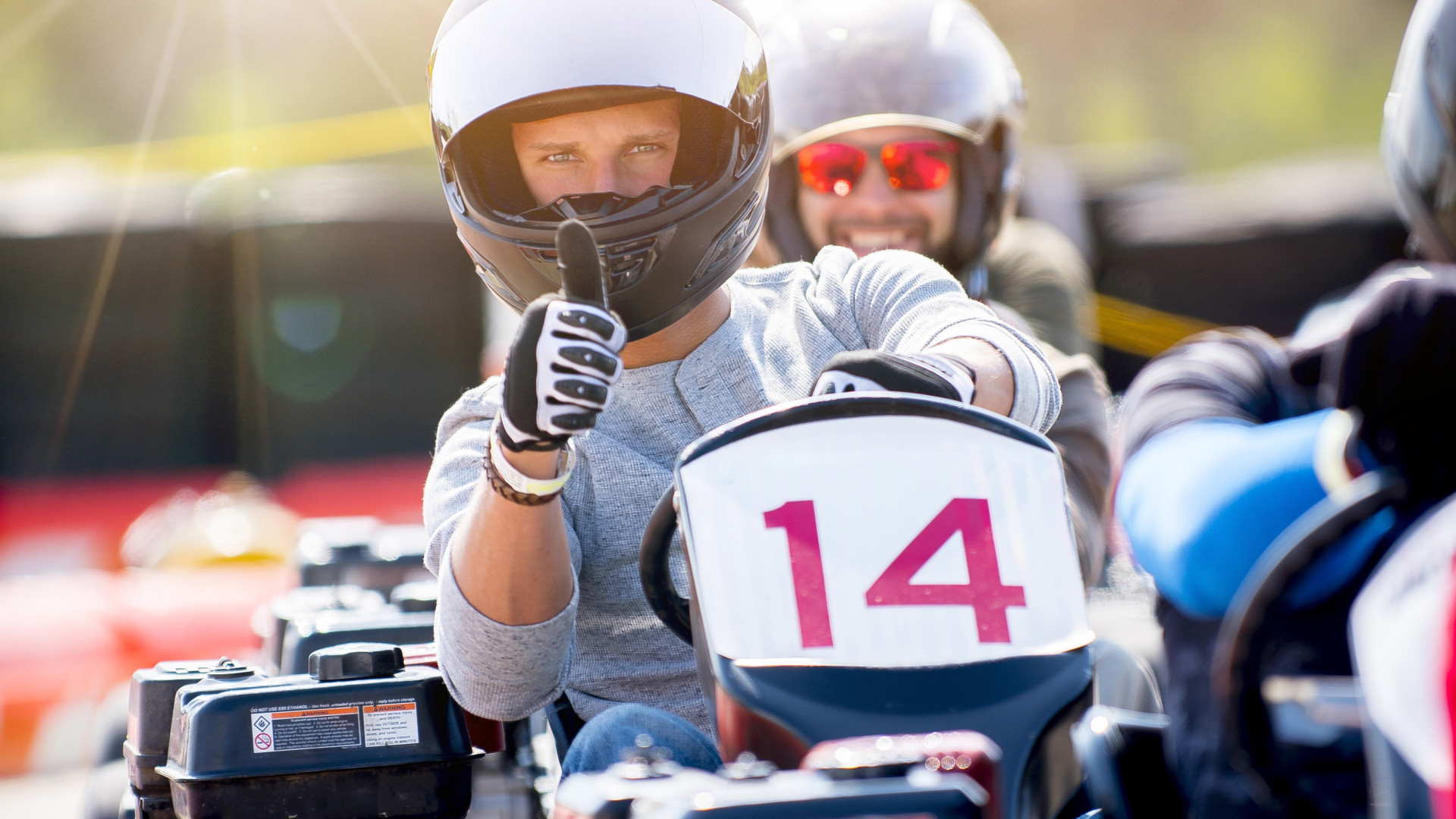 Piloter en toute confiance son karting : choisir un casque qui optimise la performance