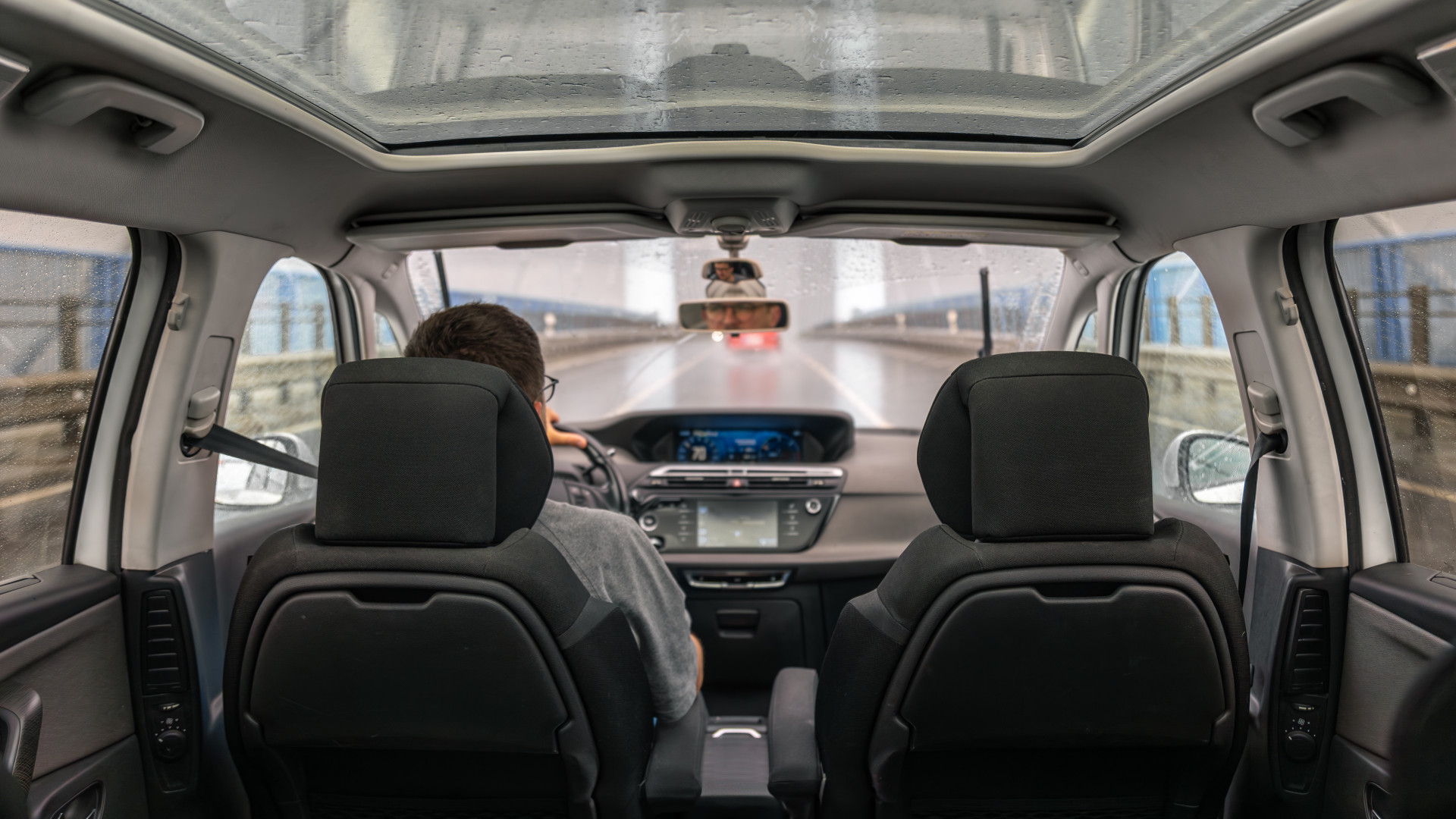 Siège baquet de voiture : la meilleure position de conduite garantie